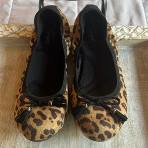 Dexflex comfort cheetah print flats size 6 1/2